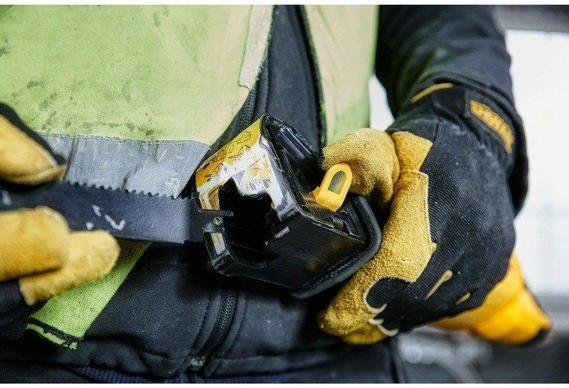 Elektrinis tiesinis pjūklas DeWalt DWE305PK (1100W)