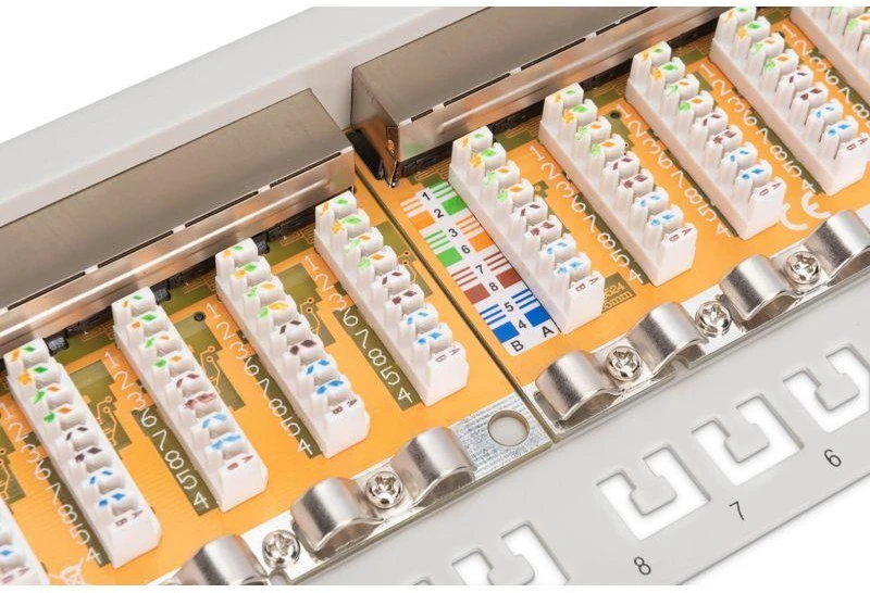 Digitus komutacinis skydas 19'' 24x RJ45, LSA jungtys, cat.6, ekranuotas, 1U, pilkas, su kabelių tvarkykle