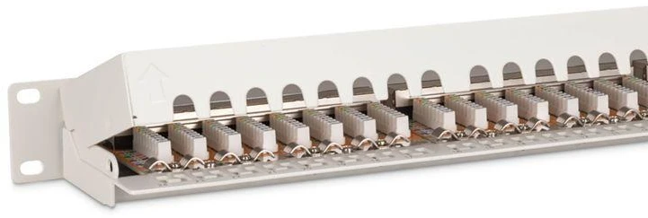 Digitus komutacinis skydas 19'' 24x RJ45, LSA jungtys, cat.6, ekranuotas, 1U, pilkas, su kabelių tvarkykle