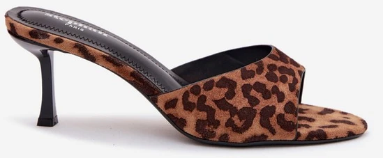 Dirbtinės zomšos šlepetės ant platformos su leopardo raštu Melissea