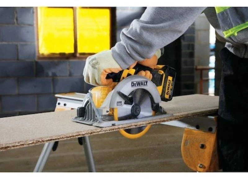 DEWALT diskinis pjūklas DCS391NT 18V 165mm TSTAK be akumuliatoriaus ir kroviklio