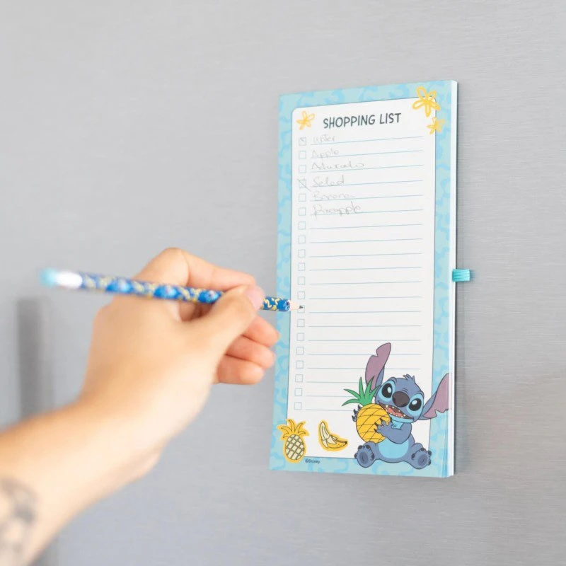 ERIK „Disney Stitch Tropical“ – magnetinė užrašų knygelė / pirkinių sąrašas šaldytuvui + pieštukas (10 x 21 cm)