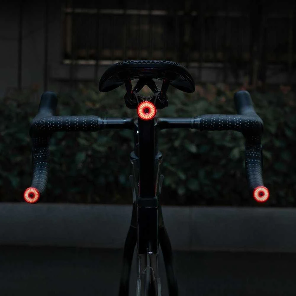 Wozinsky WIS-02 Atsparus vandeniui Smart Tail Light 1pc - Juodas