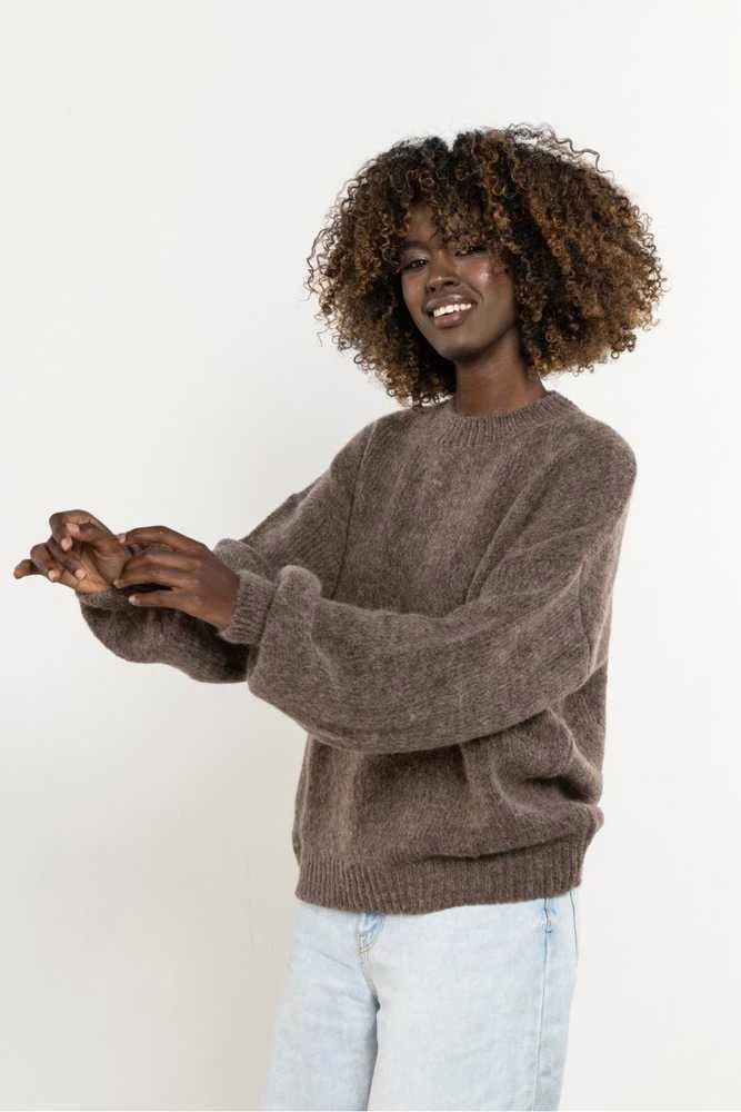 Džemperis megztas Awama – šilumai ir jaukumui vėsiomis dienomis.
