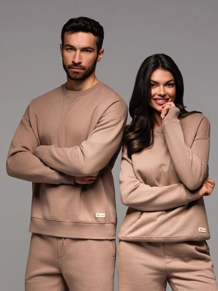 Džemperis unisex rudos spalvos su apvalia iškirpte