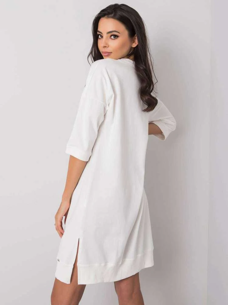 Ecru spalvos suknelė