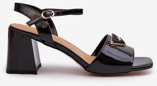 Elegantiški juodos lakuotos odos aukštakulniai sandalai D&A MR38-660