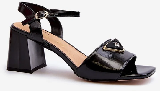 Elegantiški juodos lakuotos odos aukštakulniai sandalai D&A MR38-660
