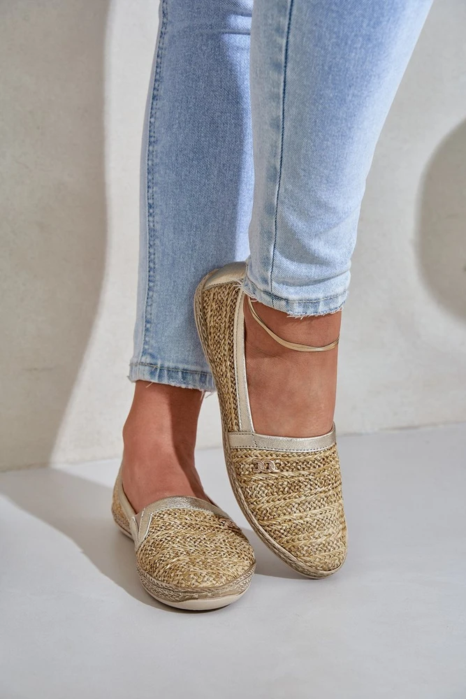 Elegantiškos odinės espadrilės su pynimu smėlio-aukso spalvos