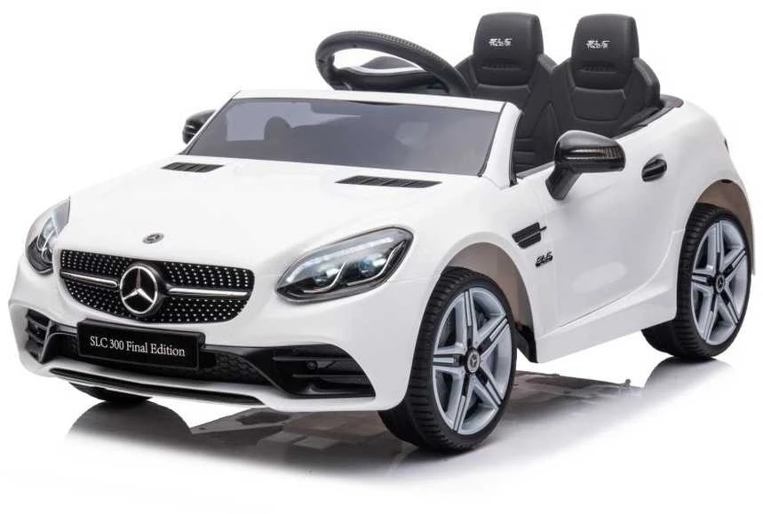 Elektrinis automobilis Mercedes SLC 300 – pramogai ir lavinančiam žaidimui lauke.