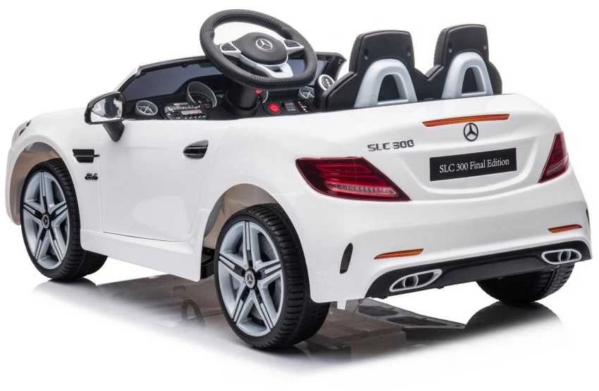 Elektrinis automobilis Mercedes SLC 300 – pramogai ir lavinančiam žaidimui lauke.
