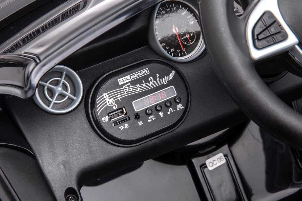 Elektromobilis Mercedes SLC 300 – smagiam ir saugiam vaikų vairavimo nuotykiui.