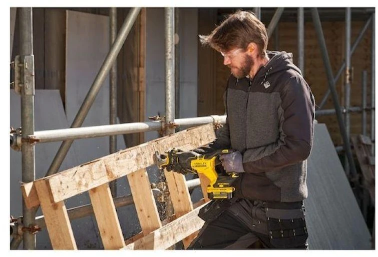 Stanley Fatmax SFMCS311B tiesinis pjūklas 18 V juodas, geltonas