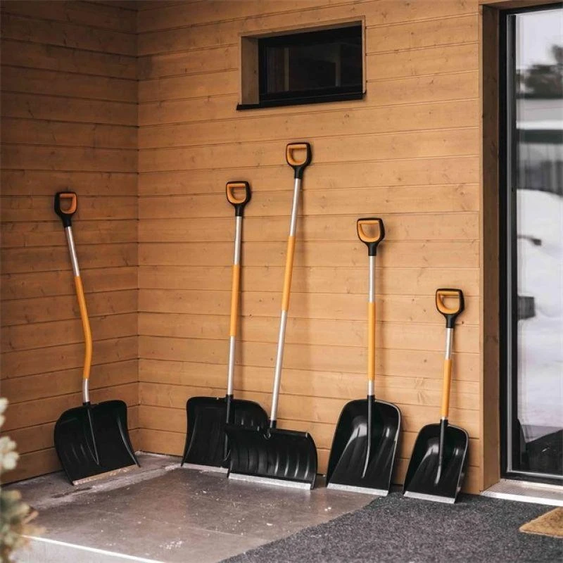 Fiskars X-series™ Sniego kastuvas