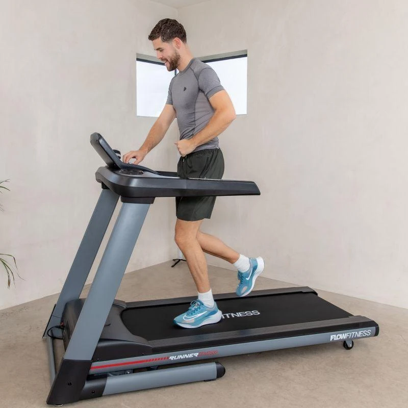 FLOW FITNESS ELEKTRINIS BĖGIMO TAKELIS RUNNER DTM2500