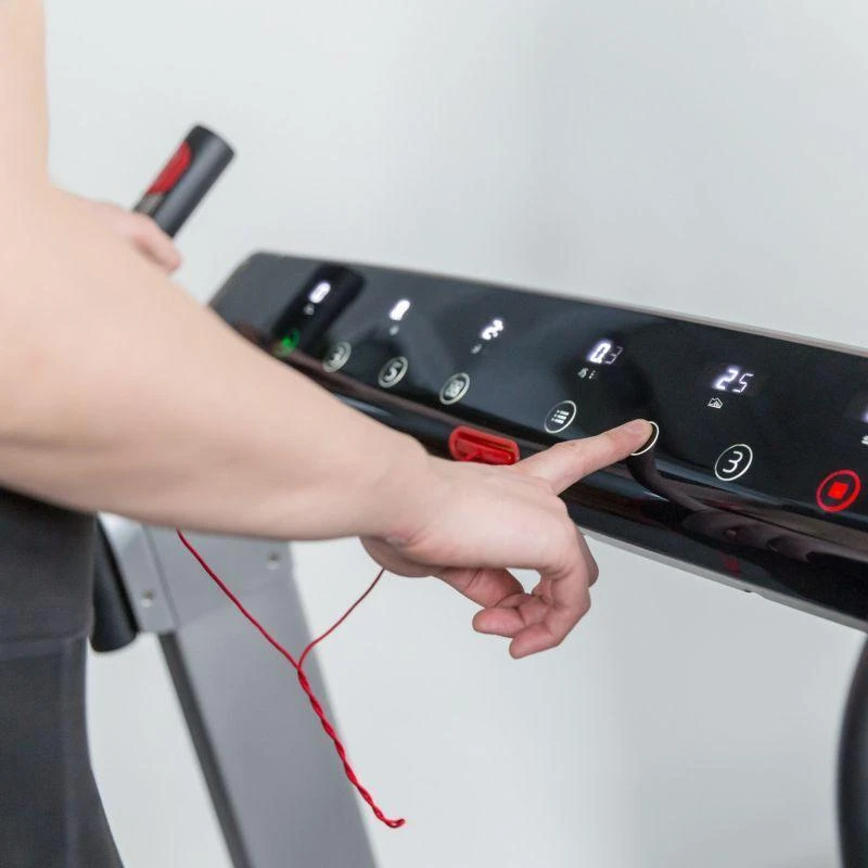 FLOW FITNESS ELEKTRINIS BĖGIMO TAKELIS RUNNER DTM400i