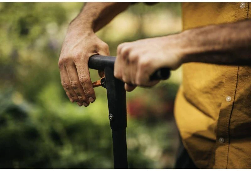 Fiskars Ergo ergonomiškas įrankis svogūnėlių sodinimui