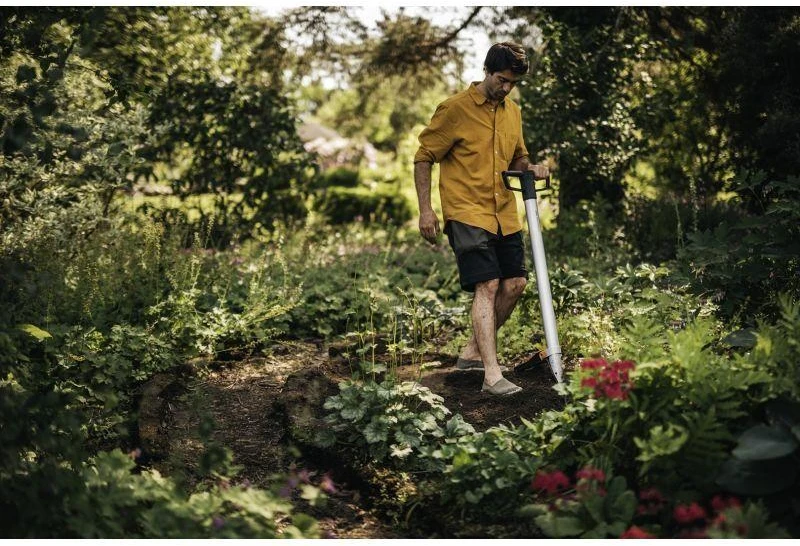 Fiskars Xact sodintuvas darbui stovint (1057077)