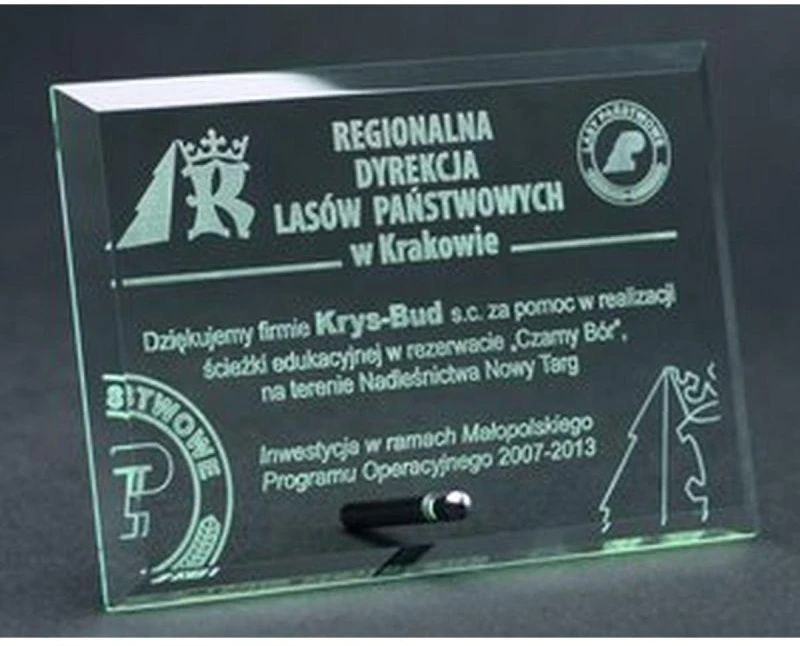 Graviruotas stiklinis trofėjus