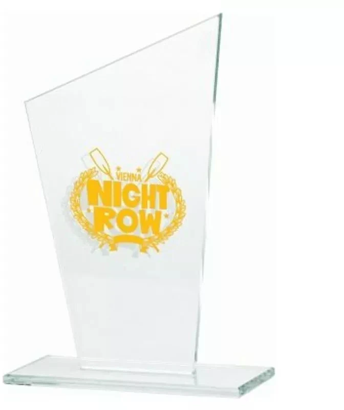 Graviruotas stiklinis trofėjus su dažų užpildu