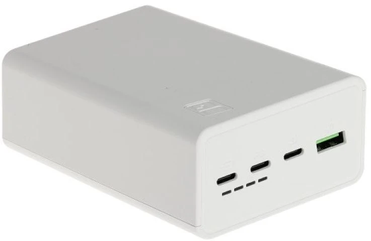 Green Cell Žalias Cell Greencell PowerPlay 30 – balta išorinė baterija, kurios talpa 30 000 mAh, 22.5 W, 4 prievadai