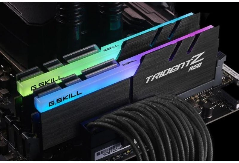 G.SKILL TridentZ RGB F4-3600C18D-16GTZRX atminties rinkinys (DDR4; 2 x 8 GB; 3600 MHz; CL18)