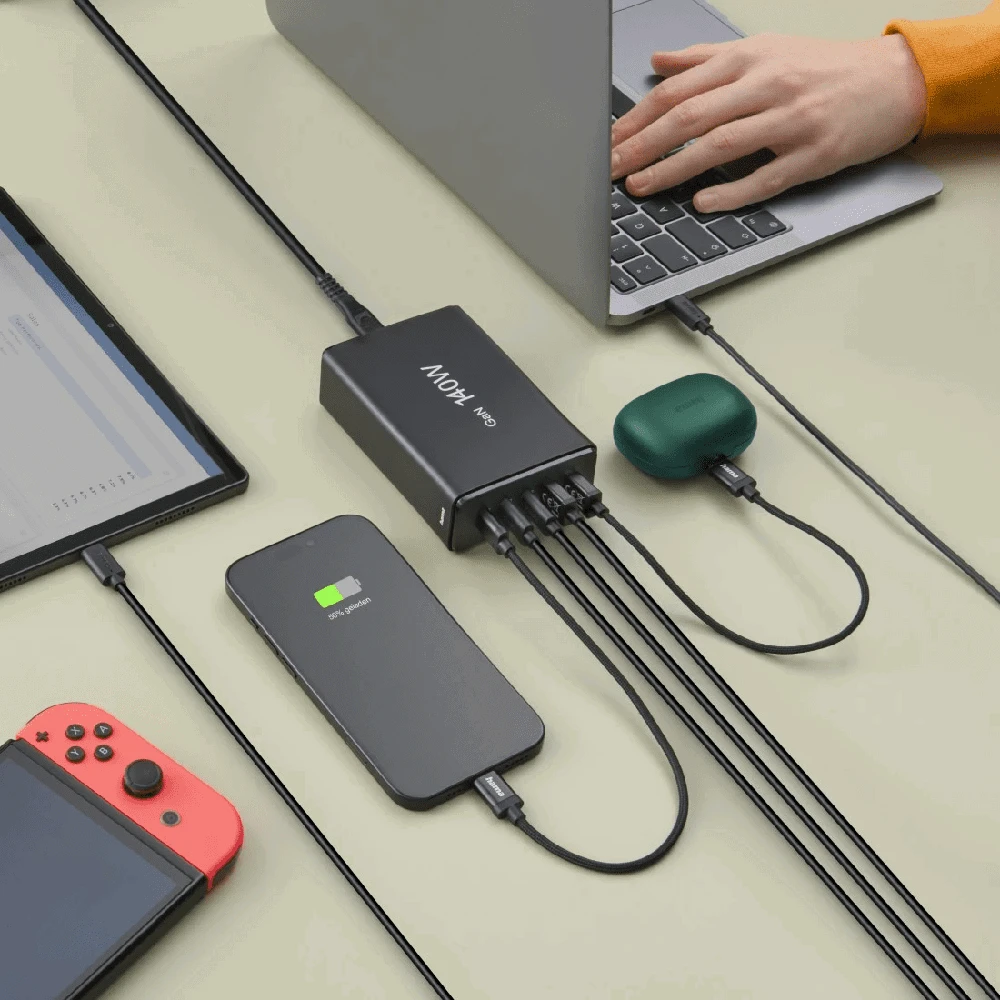 Hama GaN 140W PD/QC 3x USB-C, 2x USB-A juoda