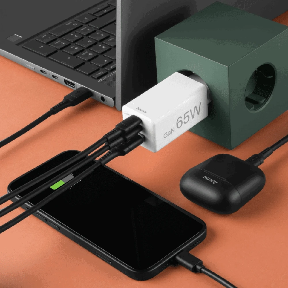 Hama mini GaN 65W PD/QC 2x USB-C, 1x USB-A balta