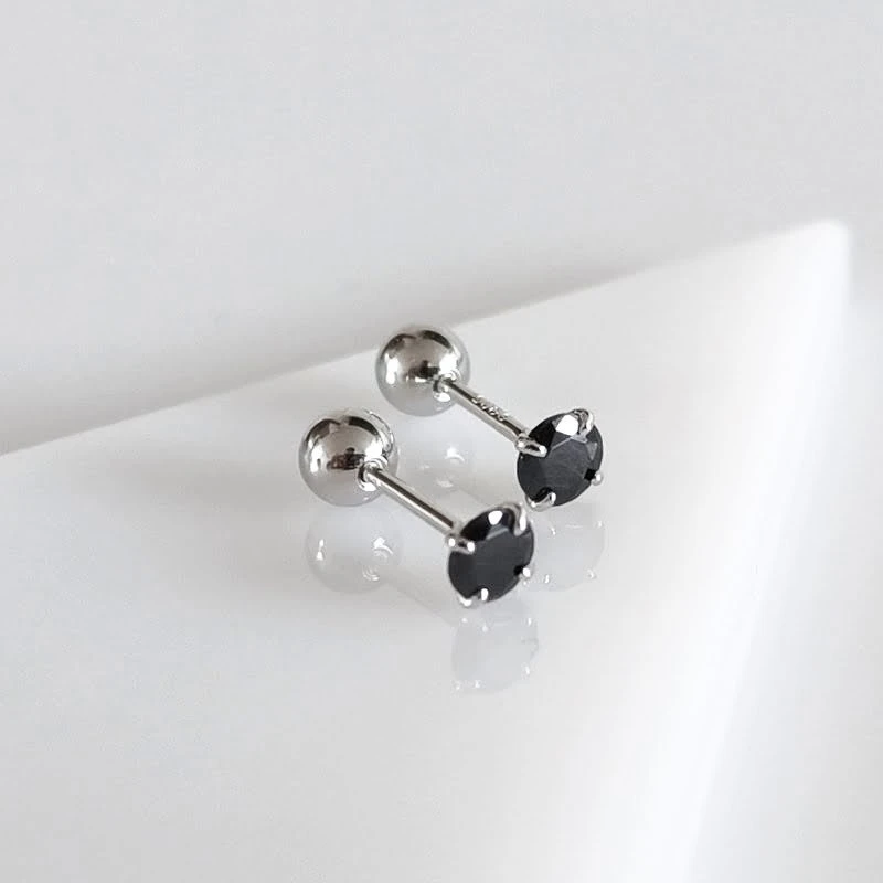 Helix auskarai Juodas 4mm