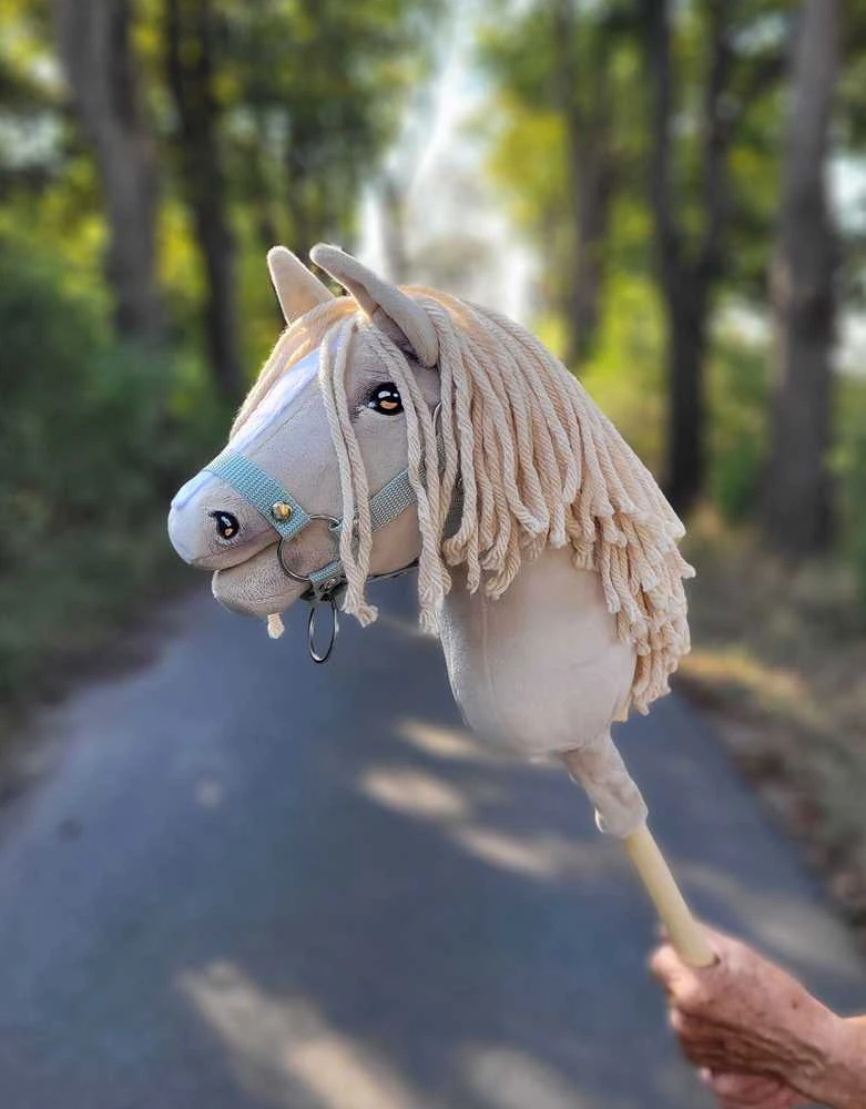 Hobby Horse arkliukas cremello spalvos Super Hobby Horse Premium