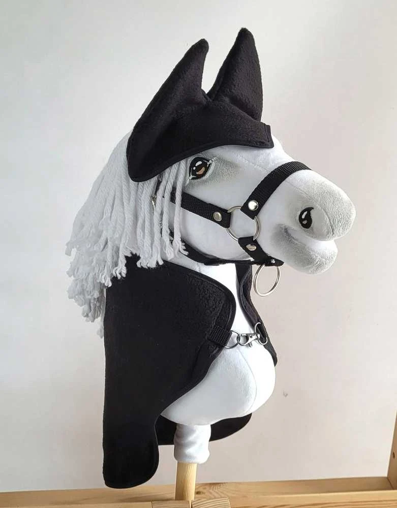 Hobby Horse rinkinys: juodas flisinis pledas ir ausinukai