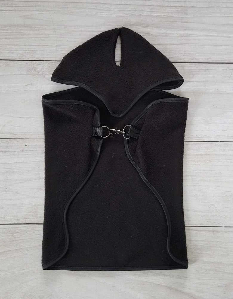 Hobby Horse rinkinys: juodas flisinis pledas ir ausinukai
