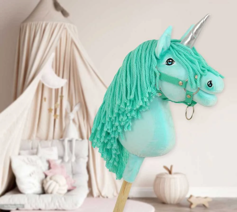 Hobby Horse vienaragis ant lazdos mėtų spalvos su sidabriniu ragu