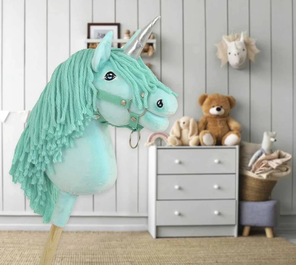 Hobby Horse vienaragis ant lazdos mėtų spalvos su sidabriniu ragu