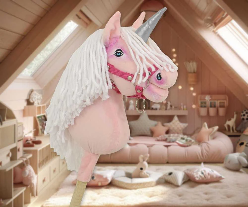 Hobby Horse vienaragis ant lazdos rožinis su balta karčiene ir sidabriniu ragu