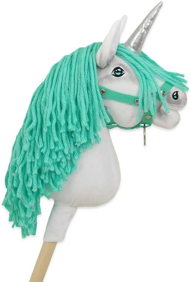 Hobby Horse vienaragis su lazda balta spalva su mėtų karčiais ir sidabriniu ragu