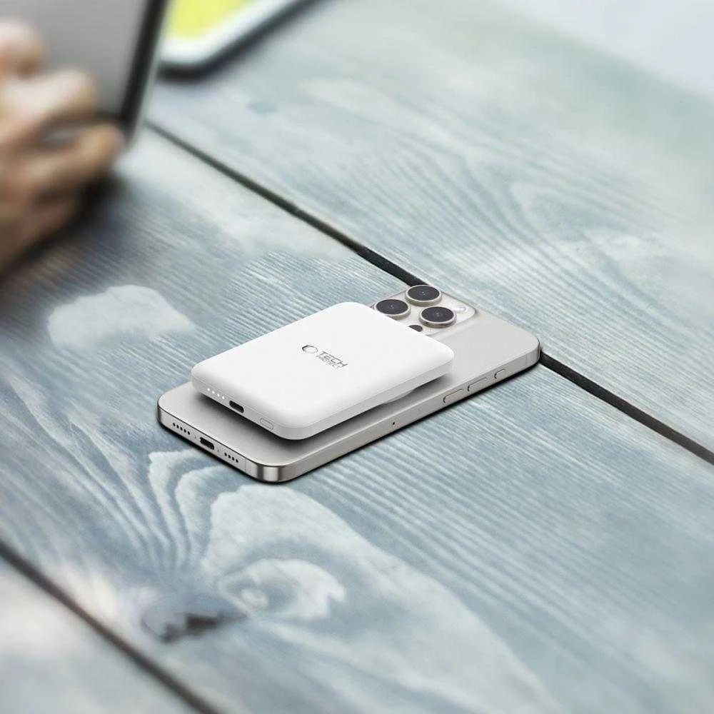 „Tech-Protect LifeMag PB10“ nešiojamoji baterija su „MagSafe“ 5000mAh 15W USB-C prievadu – baltos spalvos + USB-C kabelis