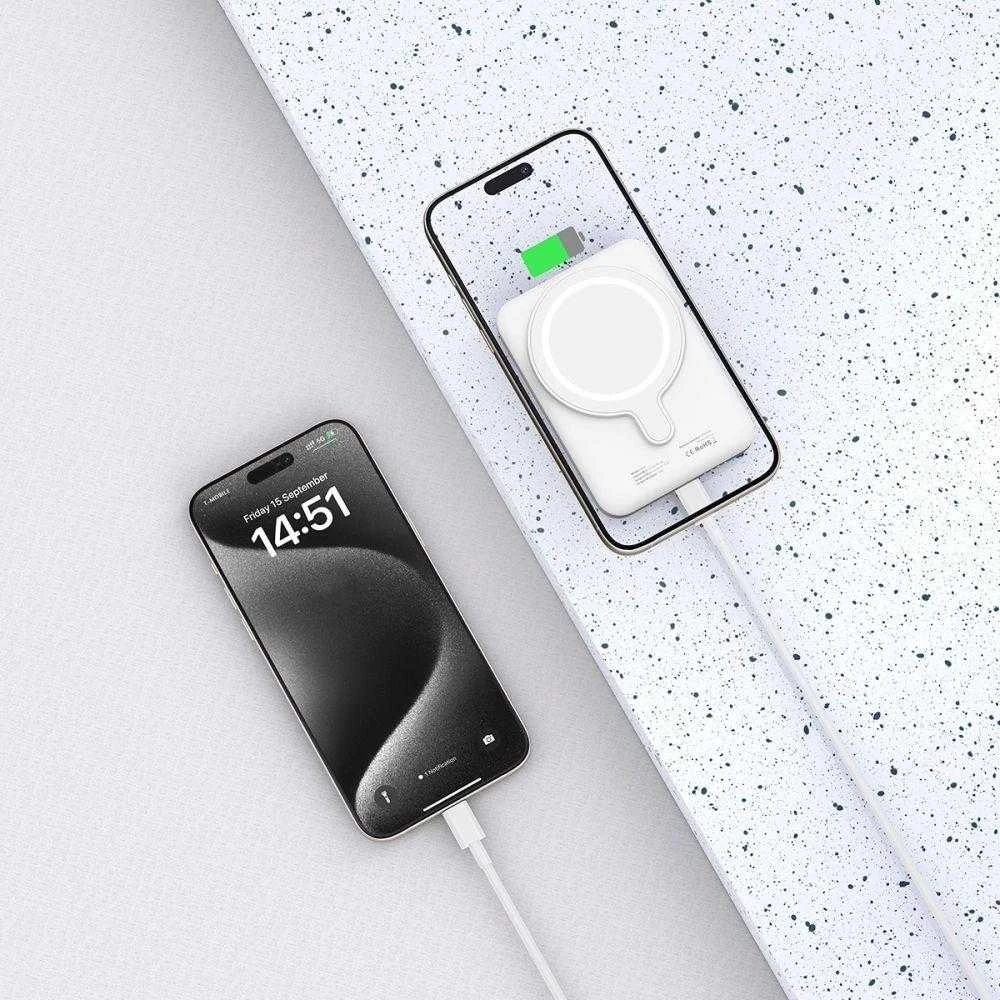 „Tech-Protect LifeMag PB10“ nešiojamoji baterija su „MagSafe“ 5000mAh 15W USB-C prievadu – baltos spalvos + USB-C kabelis