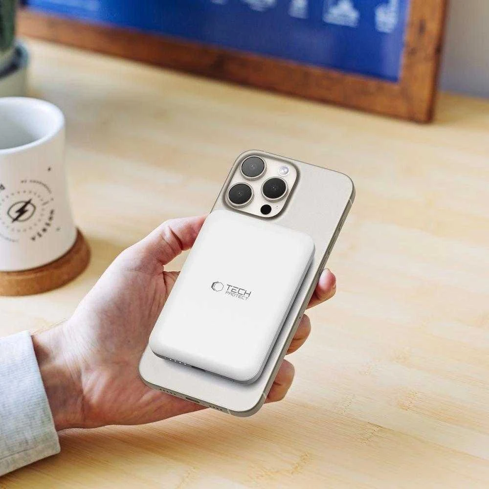 „Tech-Protect LifeMag PB10“ nešiojamoji baterija su „MagSafe“ 5000mAh 15W USB-C prievadu – baltos spalvos + USB-C kabelis