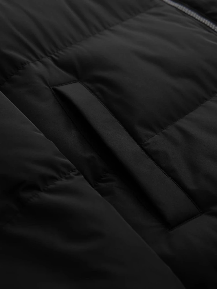 Ilga juoda vyriška pūkinė striukė su gobtuvu