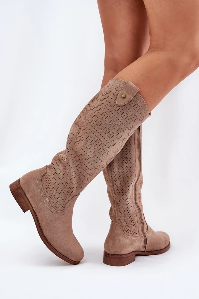 Ilgaauliai batai virš kelių su ažūriniu raštu, smėlio spalvos Step in style