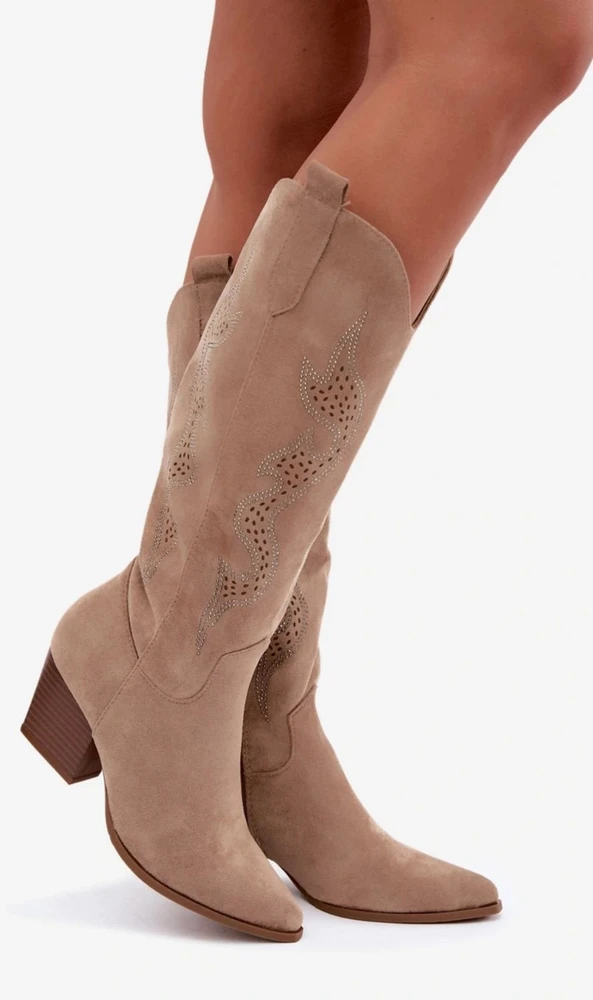 Ilgaauliai batai virš kelių su dekoratyvinėmis detalėmis Step in style