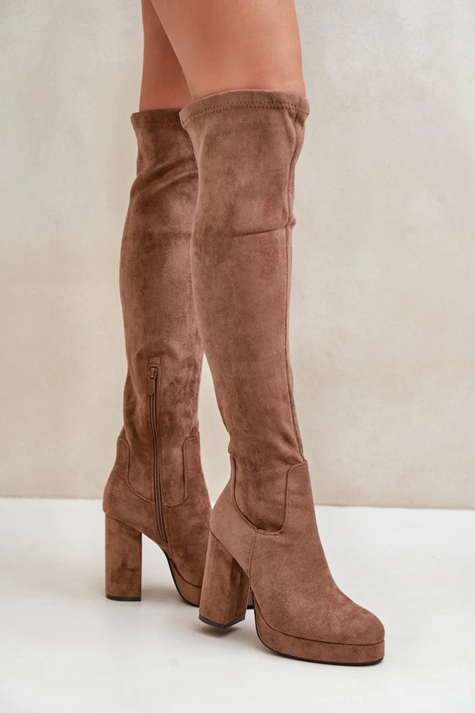 Ilgaauliai batai virš kelių su kulnu Step in style