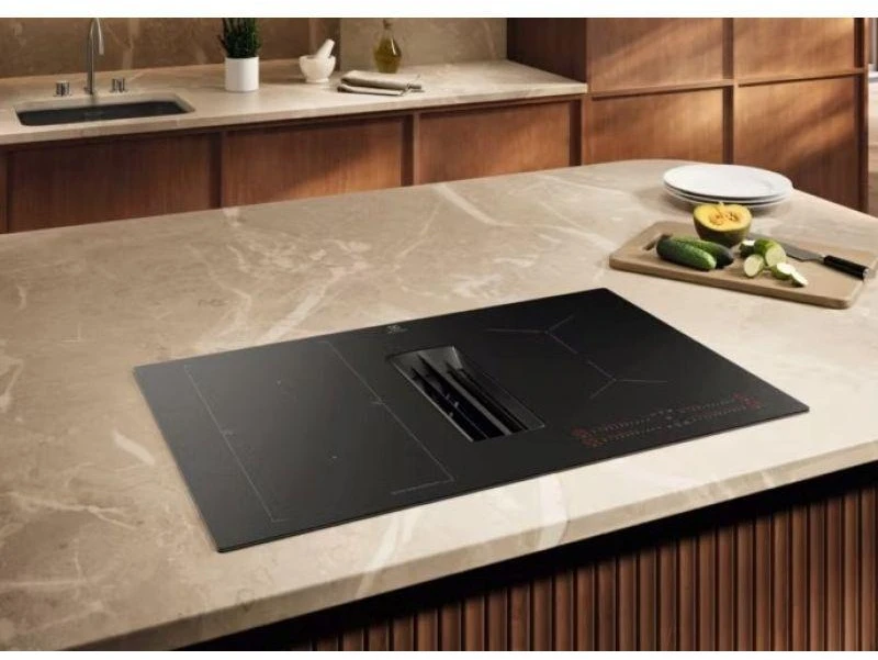 Įmontuojama indukcinė kaitlentė su gartraukiu viename Electrolux ECC83443CZ