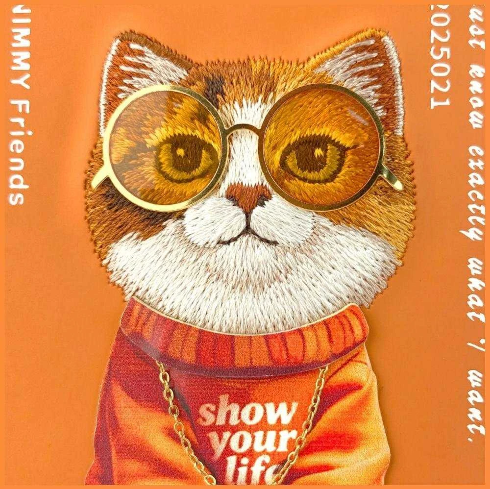 „Nimmy Glasses“ stilingas katino formos dėklas, skirtas „iPhone 17 Pro“ – oranžinis