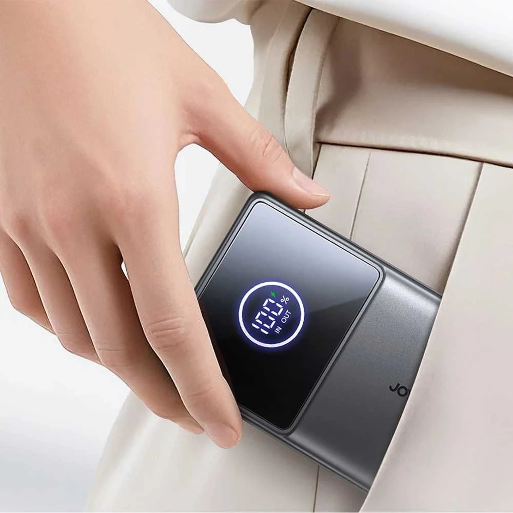 Joyroom JR-PR1 10000mAh 22.5W išorinė baterija su integruotu ištraukiamu USB-C laidu – juodos spalvos