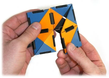 Fat Brain Toys Ivan's Hinge galvosūkis
