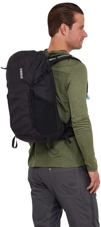 Juoda hidratacinė žygio kuprinė Thule Alltrail 22 l