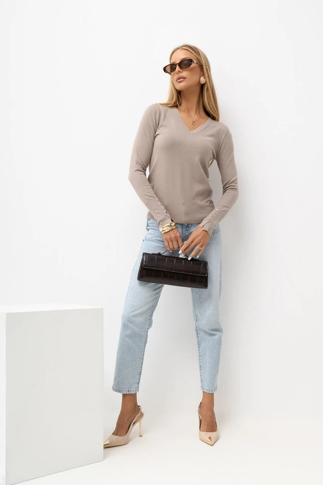 Juoda megztinis su V formos iškirpte Italy Moda