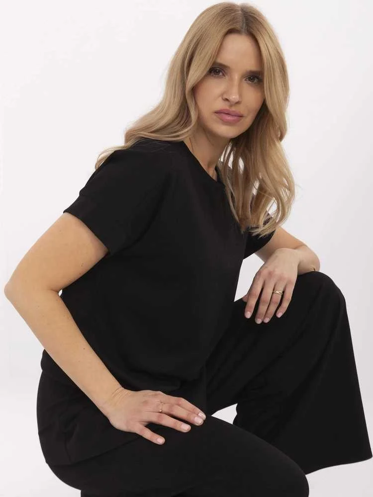 Juoda moteriška palaidinė – elegantiška ir patogi